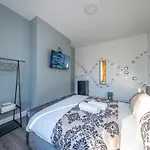 *rd12s* For Your Relaxed & Cosy + Free Parking + Free Fast Wifi * Homestay szállás Leeds