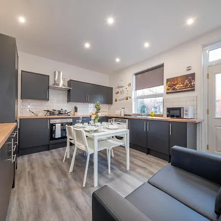 Habitación en casa particular *rd12s* For Your Relaxed & Cosy + Free Parking + Free Fast Wifi *