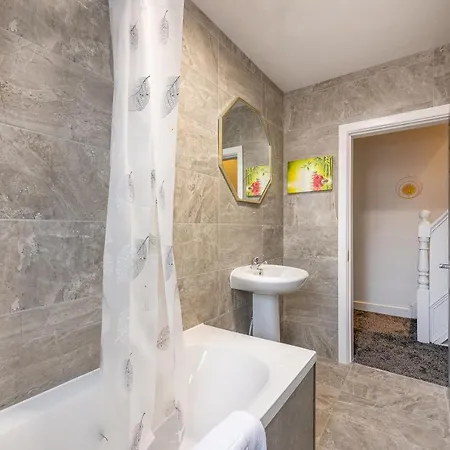 *rd12s* For Your Relaxed & Cosy + Free Parking + Free Fast Wifi * リーズ