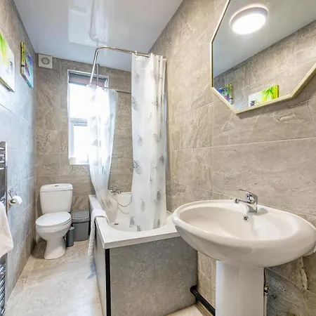 Habitación en casa particular *rd12s* For Your Relaxed & Cosy + Free Parking + Free Fast Wifi * *