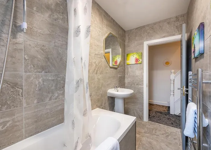 *rd12s* For Your Relaxed & Cosy + Free Parking + Free Fast Wifi * Leeds (West Yorkshire)