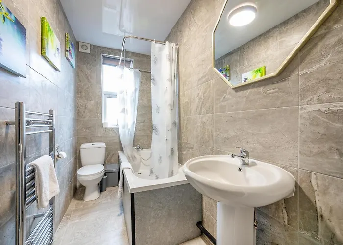 Habitación en casa particular *rd12s* For Your Relaxed & Cosy + Free Parking + Free Fast Wifi * *