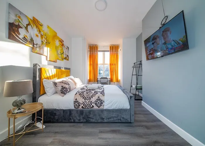 Проживання в сім'ї *rd12s* For Your Relaxed & Cosy + Free Parking + Free Fast Wifi * *